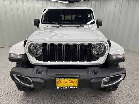 Used 2025 Jeep Gladiator Mojave AWD/4WD image 2