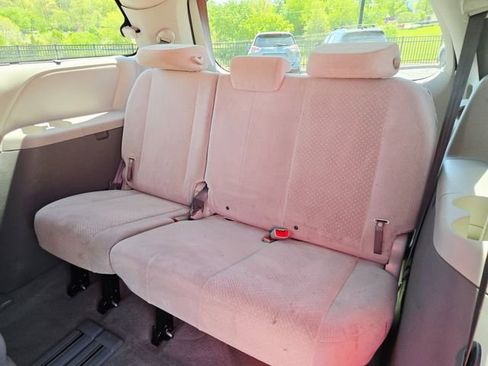 Used 2014 Toyota Sienna LE image 18