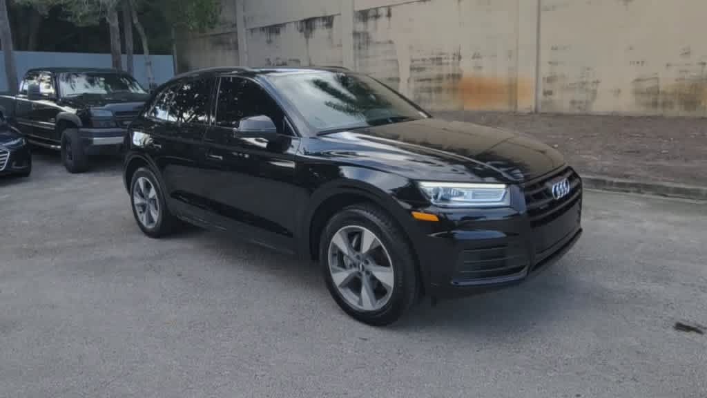 Used 2020 Audi Q5 2.0T Premium w/ Titanium Sport Package AWD/4WD image 2