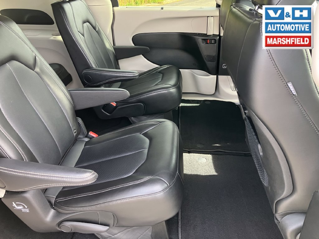Used 2024 Chrysler Pacifica Touring-L FWD image 22