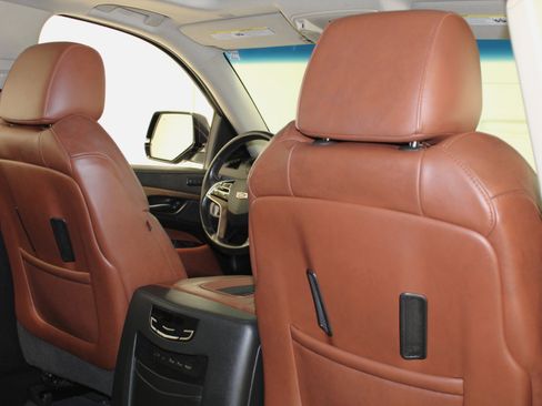 Used 2018 Cadillac Escalade Luxury image 45
