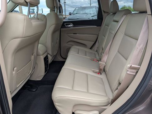 Used 2018 Jeep Grand Cherokee Limited AWD/4WD image 12