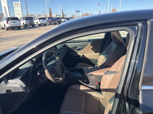 Used 2025 Lexus ES 350 w/ Premium Package image 12