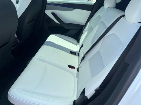 Used 2026 Tesla Model Y Long Range RWD image 6