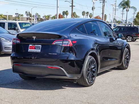 Used 2022 Tesla Model Y Long Range image 4