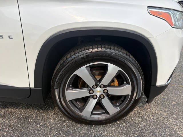 Used 2018 Chevrolet Traverse LT w/ LPO, Black Accent Package AWD/4WD image 22