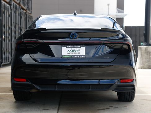 Used 2022 Toyota Avalon XSE FWD image 11