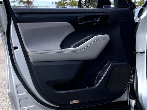 Used 2022 Toyota Highlander L image 20