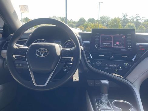 Used 2022 Toyota Camry LE FWD image 12