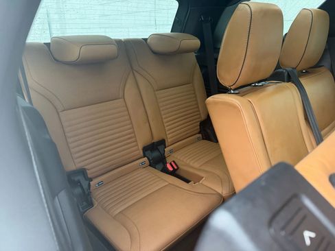 Used 2018 Land Rover Discovery HSE AWD/4WD image 24