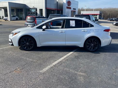 Used 2024 Toyota Corolla SE image 3