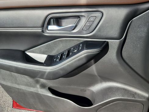 Used 2023 Nissan Rogue SL w/ SL Premium Package image 9