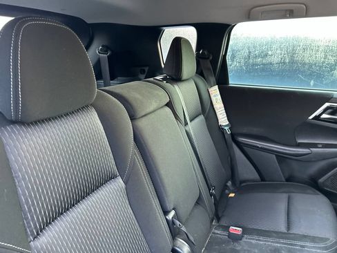 Used 2023 Mitsubishi Outlander ES AWD/4WD image 11
