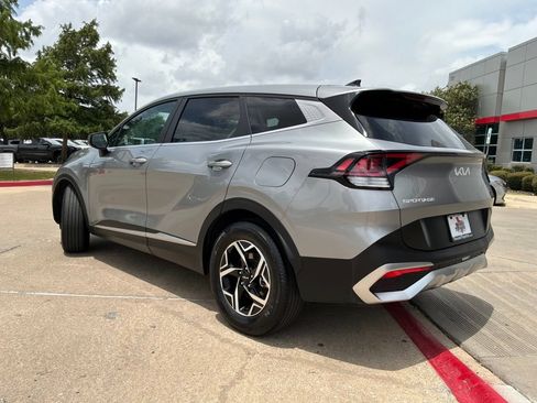 Used 2025 Kia Sportage LX FWD image 8