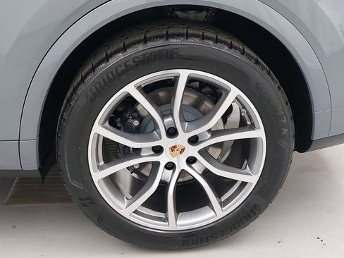 New 2026 Porsche Cayenne image 35