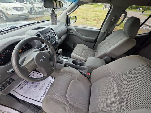 Used 2011 Nissan Frontier SV RWD image 3
