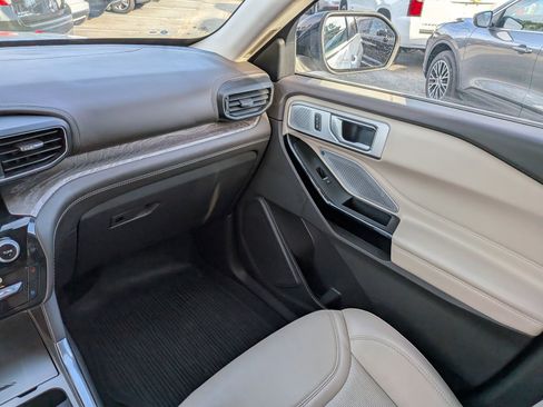 Certified 2021 Ford Explorer Platinum w/ Equipment Group 601A image 19