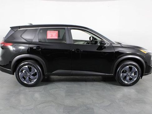 Certified 2025 Nissan Rogue SV image 15