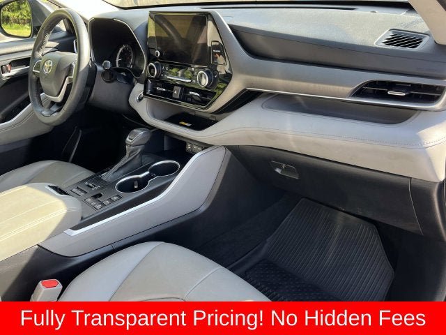 Used 2023 Toyota Highlander XLE AWD/4WD image 27