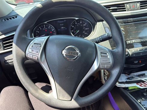 Used 2016 Nissan Rogue S FWD image 6