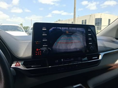 Used 2021 Toyota Sienna LE FWD image 18