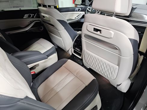 New 2026 BMW X7 M60i image 11