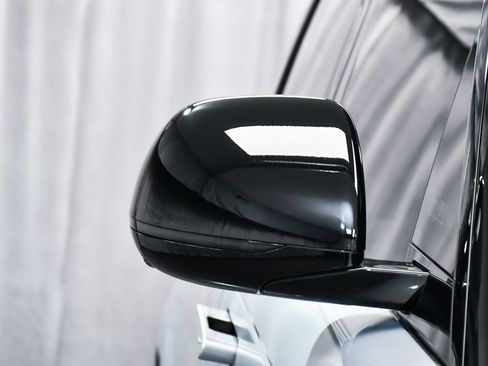 Used 2025 Land Rover Range Rover SE image 82