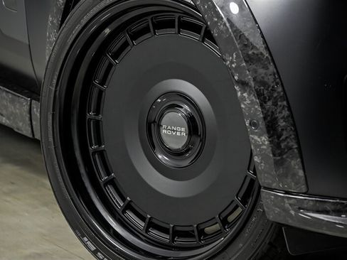 Used 2024 Land Rover Range Rover SV AWD/4WD image 3