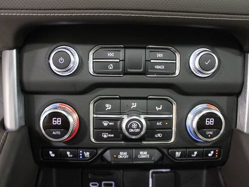 Used 2021 GMC Yukon SLT w/ SLT Premium Package AWD/4WD image 36