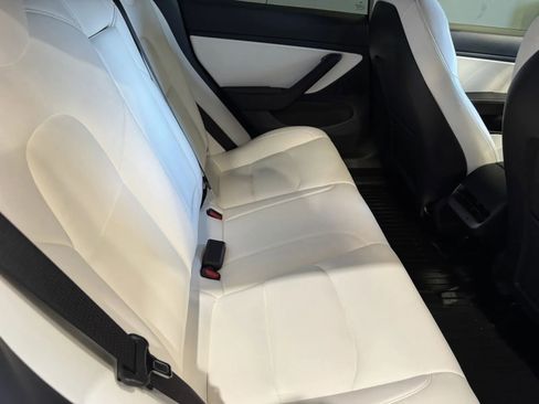Used 2021 Tesla Model 3 Standard Range Plus image 8