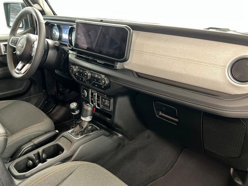 Certified 2025 Jeep Wrangler Sahara image 24