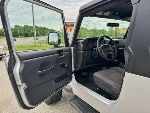 Used 2004 Jeep Wrangler 4WD image 66