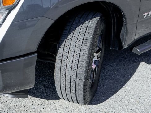 Used 2022 Nissan Titan SV image 41