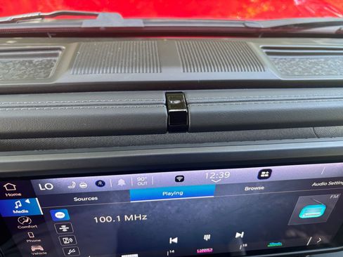 Used 2025 Jeep Wrangler Sahara image 18