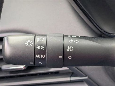 Used 2022 Subaru Outback Premium image 11