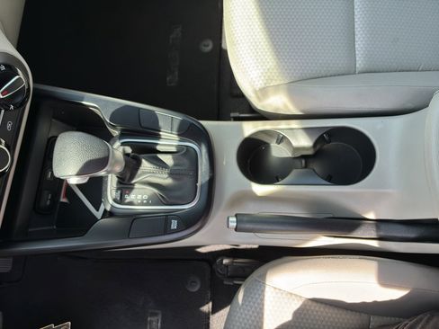 Used 2025 Kia Soul LX w/ LX Technology Package FWD image 17