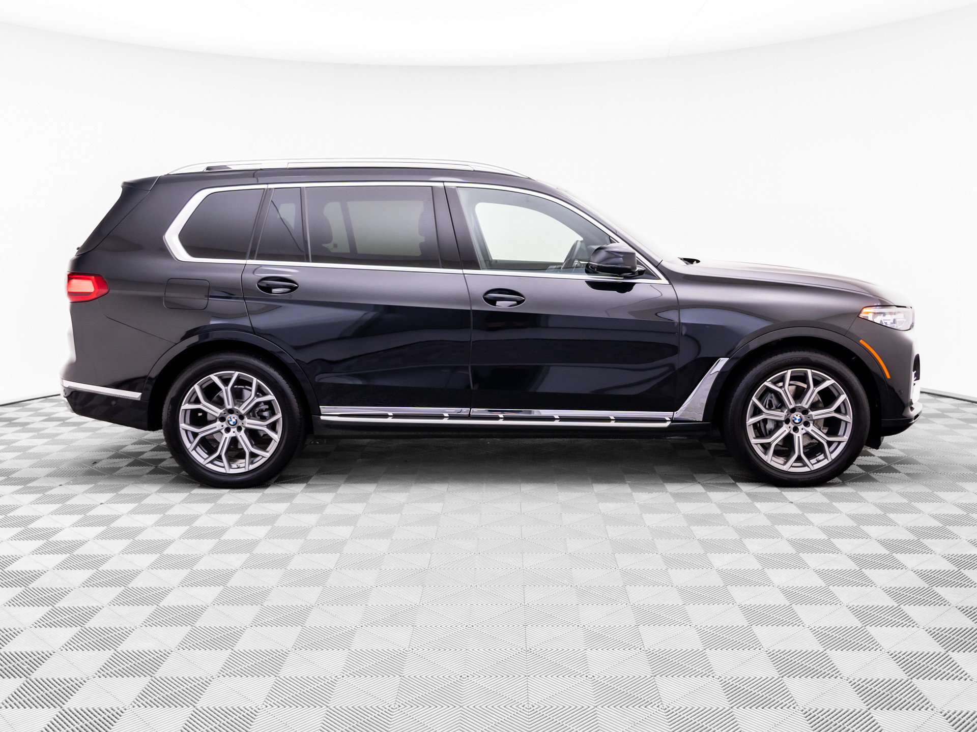 Used 2022 BMW X7 xDrive40i w/ Executive Package AWD/4WD image 8