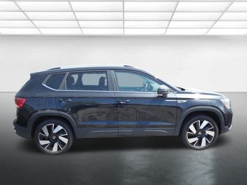 Used 2024 Volkswagen Taos SEL AWD/4WD image 4