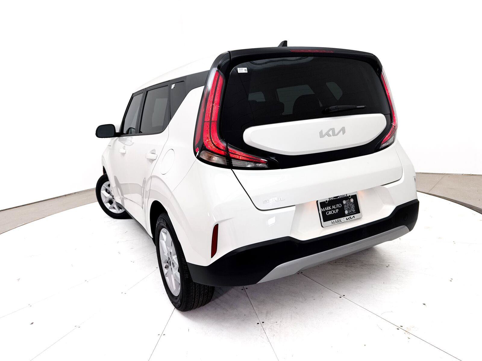 Used 2025 Kia Soul LX w/ LX Technology Package FWD image 6