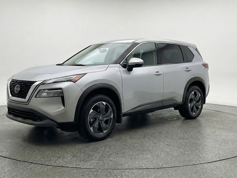 Used 2025 Nissan Rogue SV FWD image 3