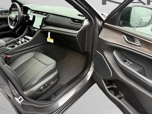 New 2026 Jeep Grand Cherokee Limited AWD/4WD image 30