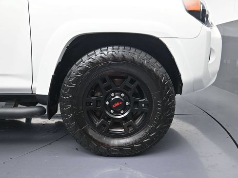 Used 2022 Toyota 4Runner SR5 Premium w/ Moonroof Package RWD image 5