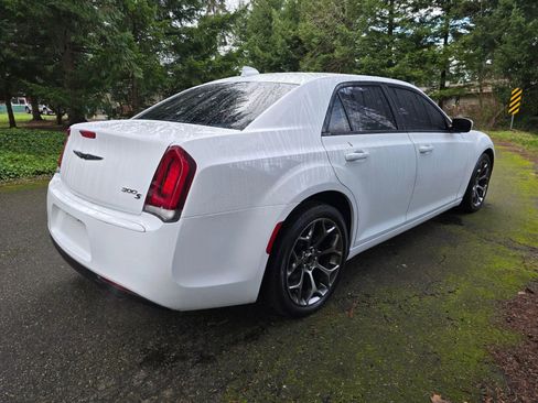 Used 2015 Chrysler 300 S image 5