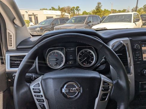 Used 2017 Nissan Titan SV image 30