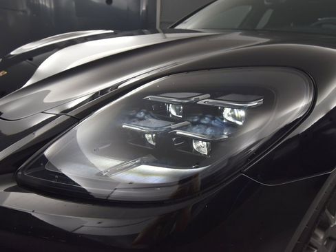 New 2025 Porsche Panamera 4 image 9