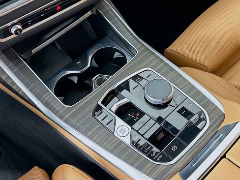 Used 2025 BMW X7 xDrive40i image 17