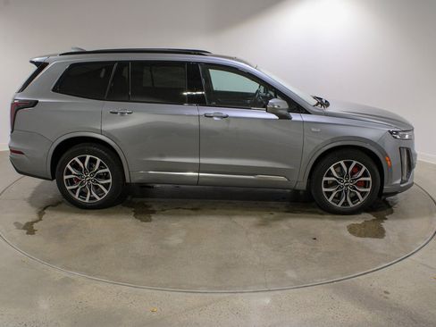 Used 2024 Cadillac XT6 Sport image 6