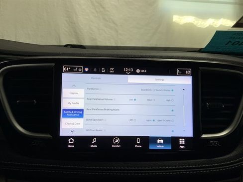 Used 2024 Chrysler Pacifica Touring-L FWD image 34