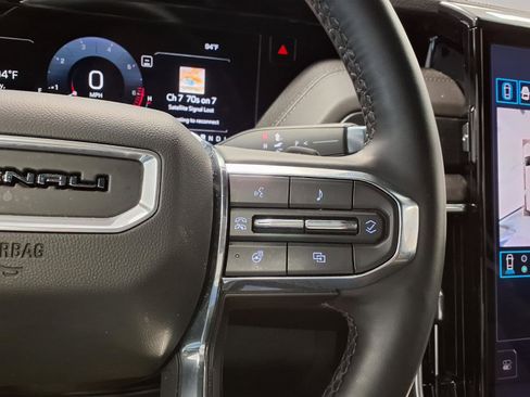 Used 2025 GMC Yukon XL Denali AWD/4WD image 31