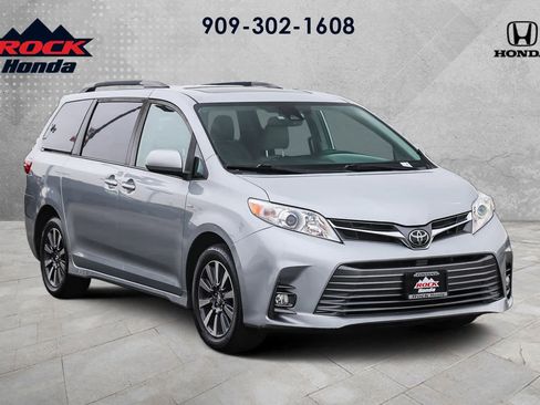 Used 2019 Toyota Sienna XLE image 3